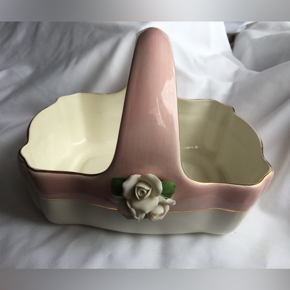 2/$20 Beautiful Ceramic Gift Basket Self Care Towel Holder Planter - Picture 15 of 15